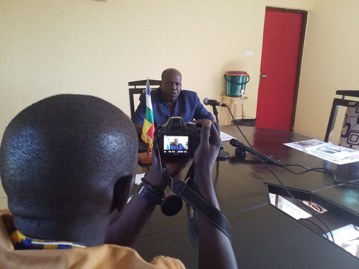 uepnddrrcaf's tweet photo. #UEPNDDRRenAction! Le coordonnateur général, M. @STouatena a animé ce 15 oct. à Bangui un point de presse pour présenter les réalisations du #PNDDRR. Un actif pour le Chef de l'Etat. Plus de 2000 ex-combattants démobilisés et 60 infrastructures en chantier pour les communautés. https://t.co/xU7yzOtPq1