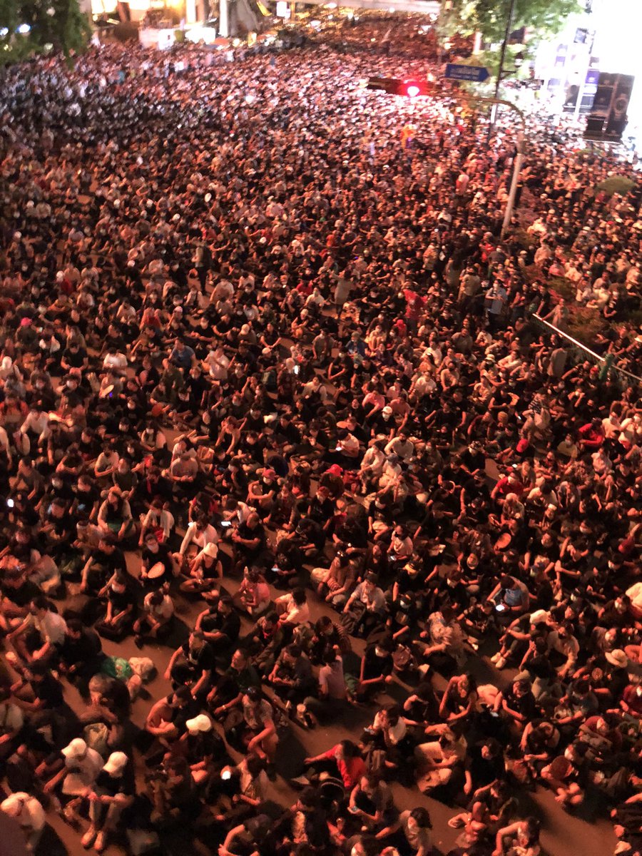mramsterdam2020's tweet photo. Historical day  #สลายการชุมนุม https://t.co/xkGyeqmR0x