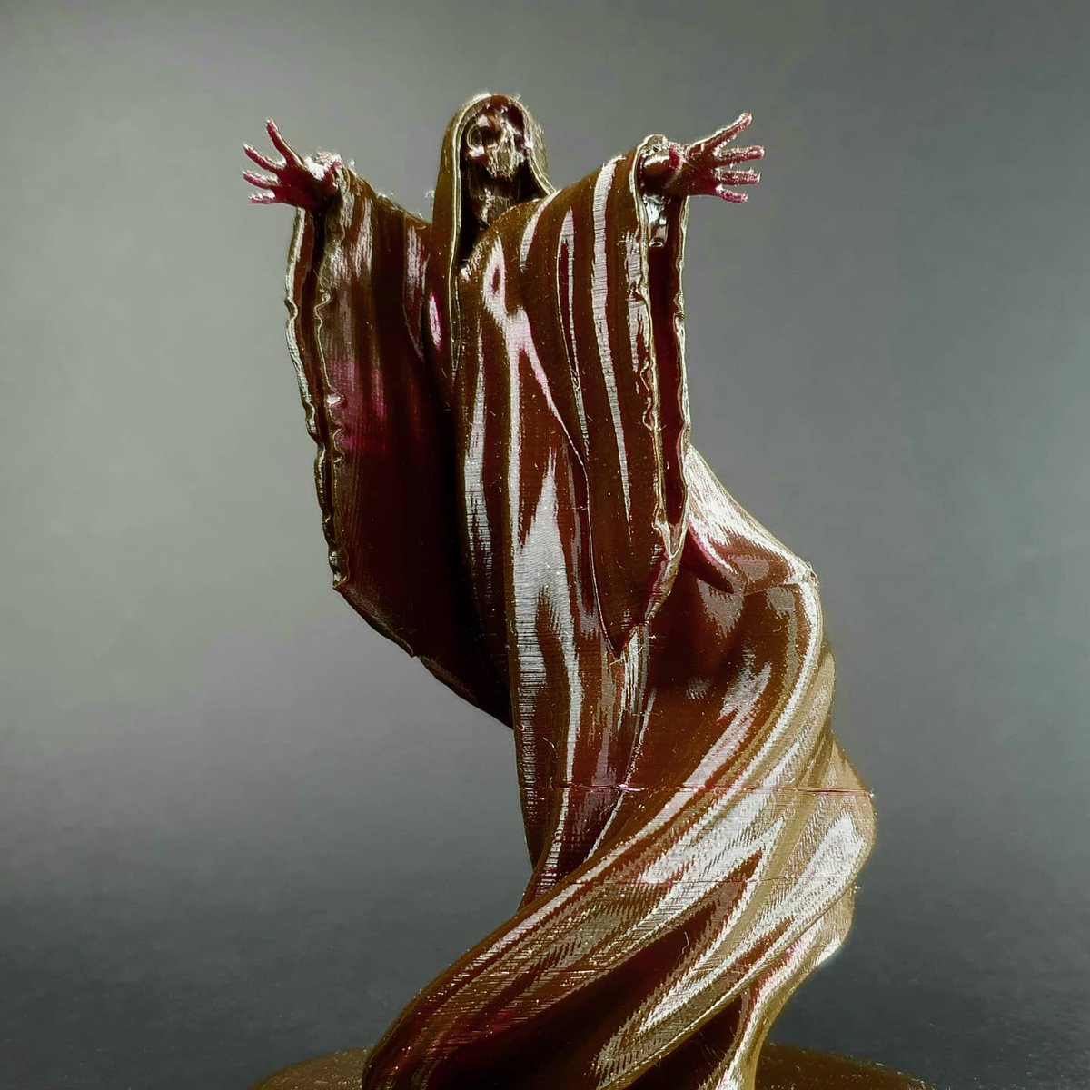PlasticzNL's tweet photo. Printed the ghost of @fotismint in experimental PLA with a special shiny purple glow. What do you think? https://t.co/HNO7mjODZt