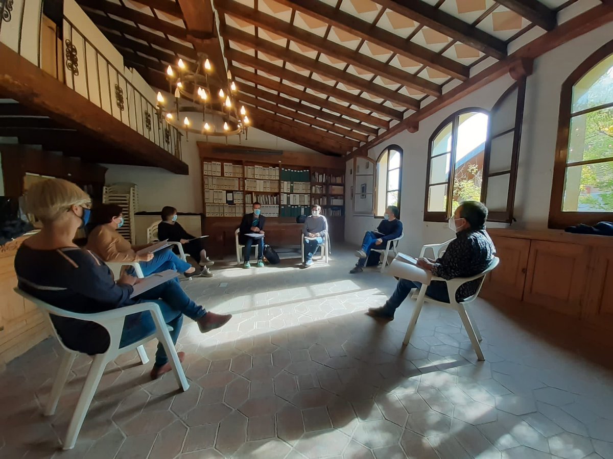 museudecambrils's tweet photo. Matí de treball al Molí de les Tres Eres amb un grup de companys i companyes museòlogues de la Xarxa de Museus d'Etnologia i de la Xarxa de Museus i Monuments de Catalunya, coordinades des del @mhistoriacat. Un plaer poder-vos rebre per parlar de temes de futur i veure'ns! https://t.co/gmv6J8wXyK