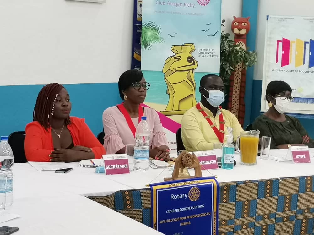 RRD9101's tweet photo. Merci au @rtcabjbietry pour cette belle réunion au cours de laquelle, nous avons célébrer l'amitié. 
#RotaractDistrict9101 https://t.co/wDC4DMCJKO