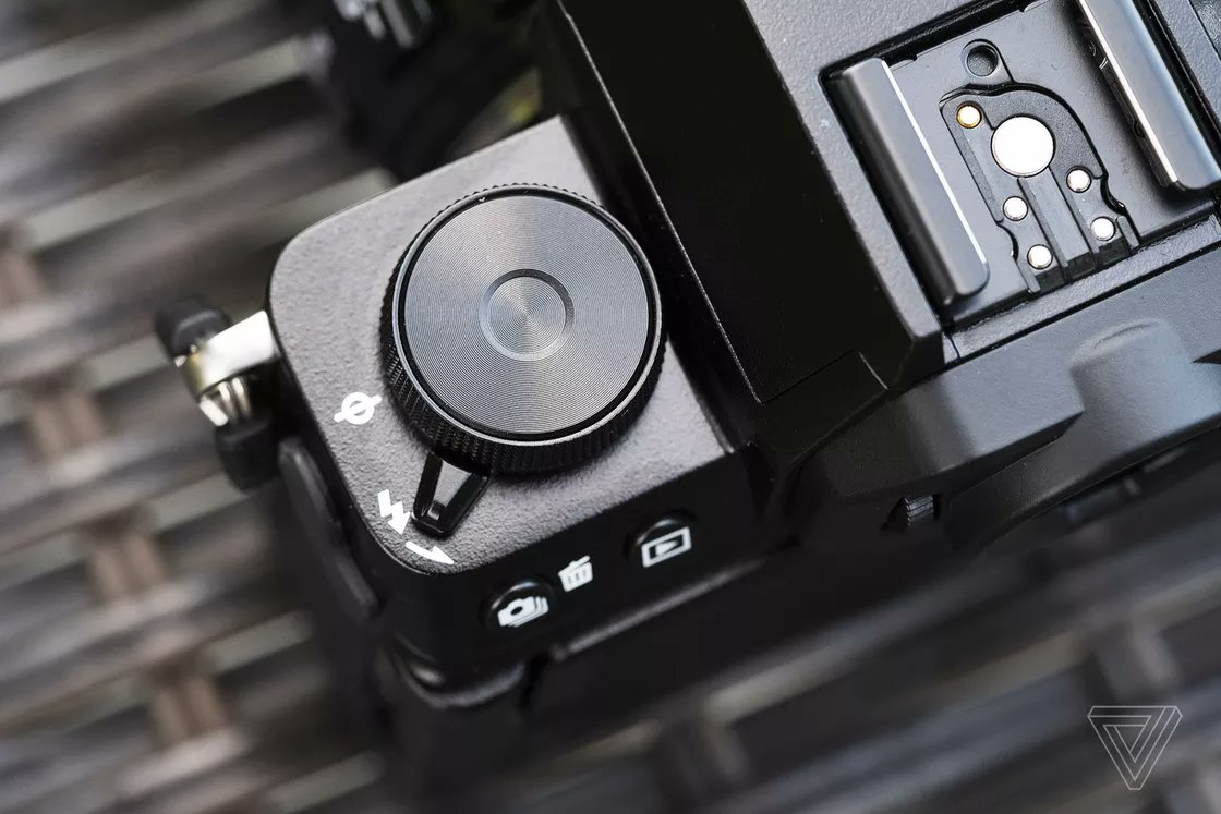 TriponTech's tweet photo. Fujifilm jumps into the vlogger camera game with the X-S10.
https://t.co/UvEX0tqjKY
#fujifilm #fujifilm_xseries #fujifilmcamera #vloggercamera #vlogger #fujifilmxs10 #camera #photography #tech #tripontech #TOT @TriponTech https://t.co/iMW1KLzymt