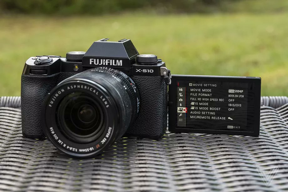 TriponTech's tweet photo. Fujifilm jumps into the vlogger camera game with the X-S10.
https://t.co/UvEX0tqjKY
#fujifilm #fujifilm_xseries #fujifilmcamera #vloggercamera #vlogger #fujifilmxs10 #camera #photography #tech #tripontech #TOT @TriponTech https://t.co/iMW1KLzymt