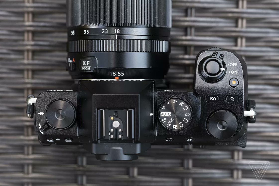 TriponTech's tweet photo. Fujifilm jumps into the vlogger camera game with the X-S10.
https://t.co/UvEX0tqjKY
#fujifilm #fujifilm_xseries #fujifilmcamera #vloggercamera #vlogger #fujifilmxs10 #camera #photography #tech #tripontech #TOT @TriponTech https://t.co/iMW1KLzymt
