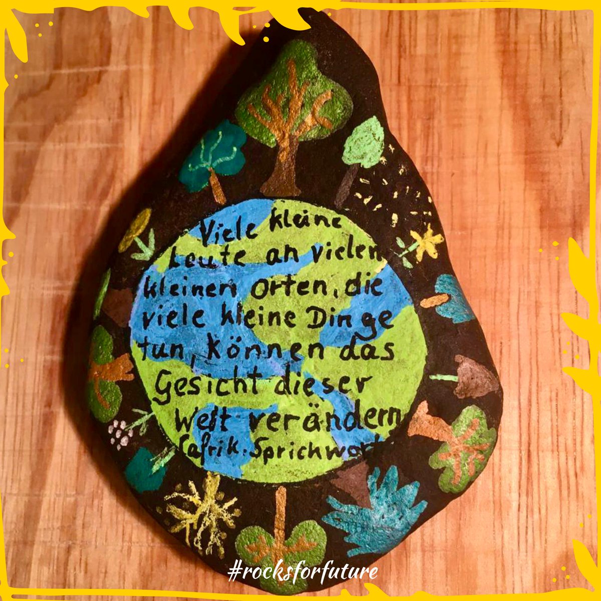 rocksforfuture's tweet photo. Viele kleine Leute, an vielen kleinen Orten, die viele kleine Dinge tun, können das Gesicht der Welt verändern!
#rocksforfuture #steinebemalen #rockpainting #umweltschutz #kieselsteine #plastikfrei #netzstreikfürsklima #netzgegenplastik #fridaysforfuture #parentsforfuture #DIY https://t.co/WEOyqrTpFf