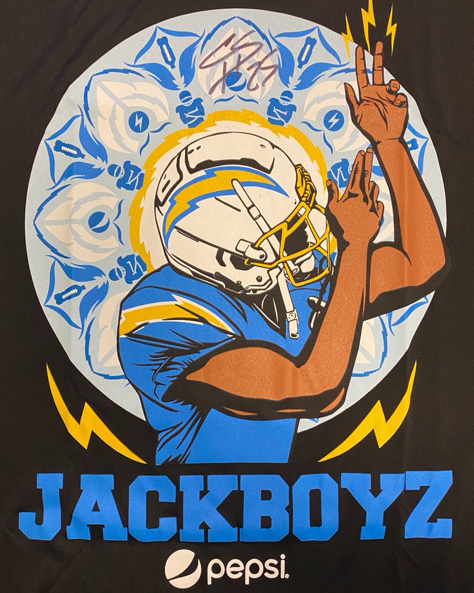 chargers's tweet photo. got one more signed shirt!

RT for your chance to win 🔒 https://t.co/mbPAbhu6So