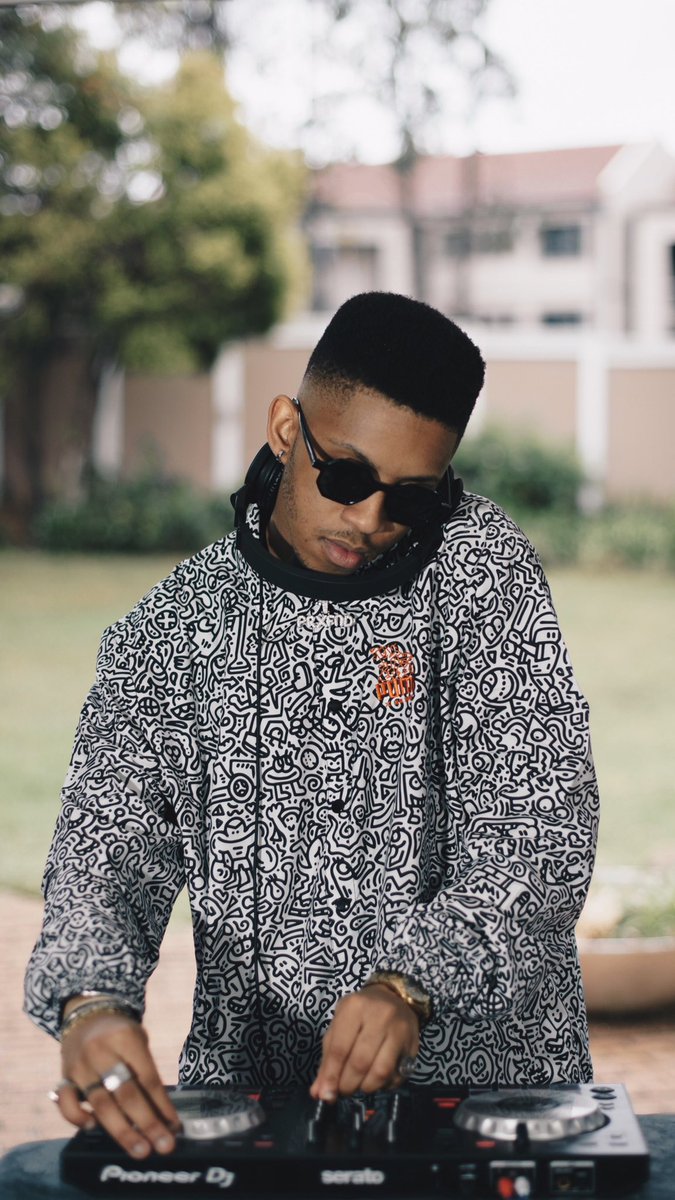 PRxFND's tweet image. Head on down to @PUMASouthAfrica IGTV to scope my #SelectSessions Mix! 🙏🏼 I had mad fun!!! ❤️🔑🔑🔑
🚨Watch it here: instagram.com/tv/CGXqu7bnt16…

 #AbanganiBami ft. Riky Rick &amp;amp; Emtee OUT NOW - LINK IN BIO!!!! #SuperstarProducer 🚀💽

📸: @CaseywavesPro