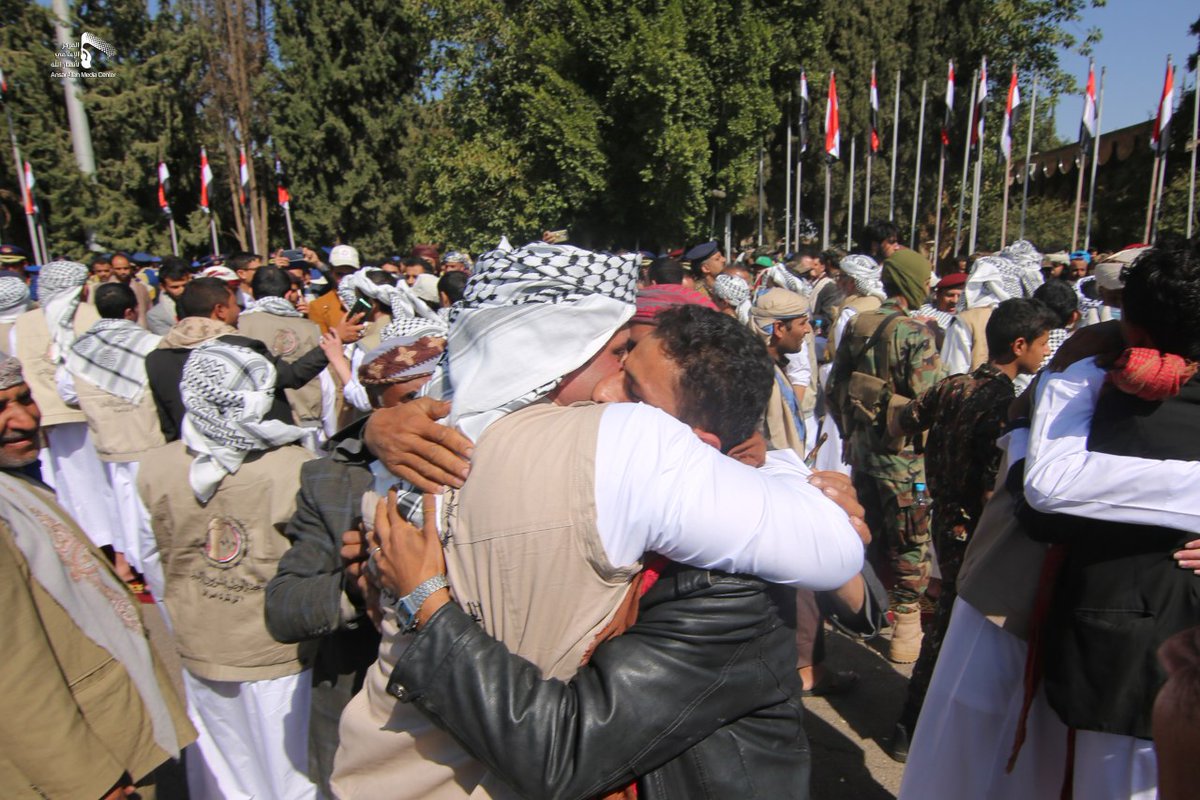 Moh_Alhouthi's tweet photo. عاد أسرى من أبطال اليمن بفضل الله تعالى
وأنتم جديرون بتحيتهم والتعبير عن فخركم بهم
فأوصلوا لهم رسائلكم
#عودة_الاسرى 
#عودة_المحررين https://t.co/AO2cAoNHZk