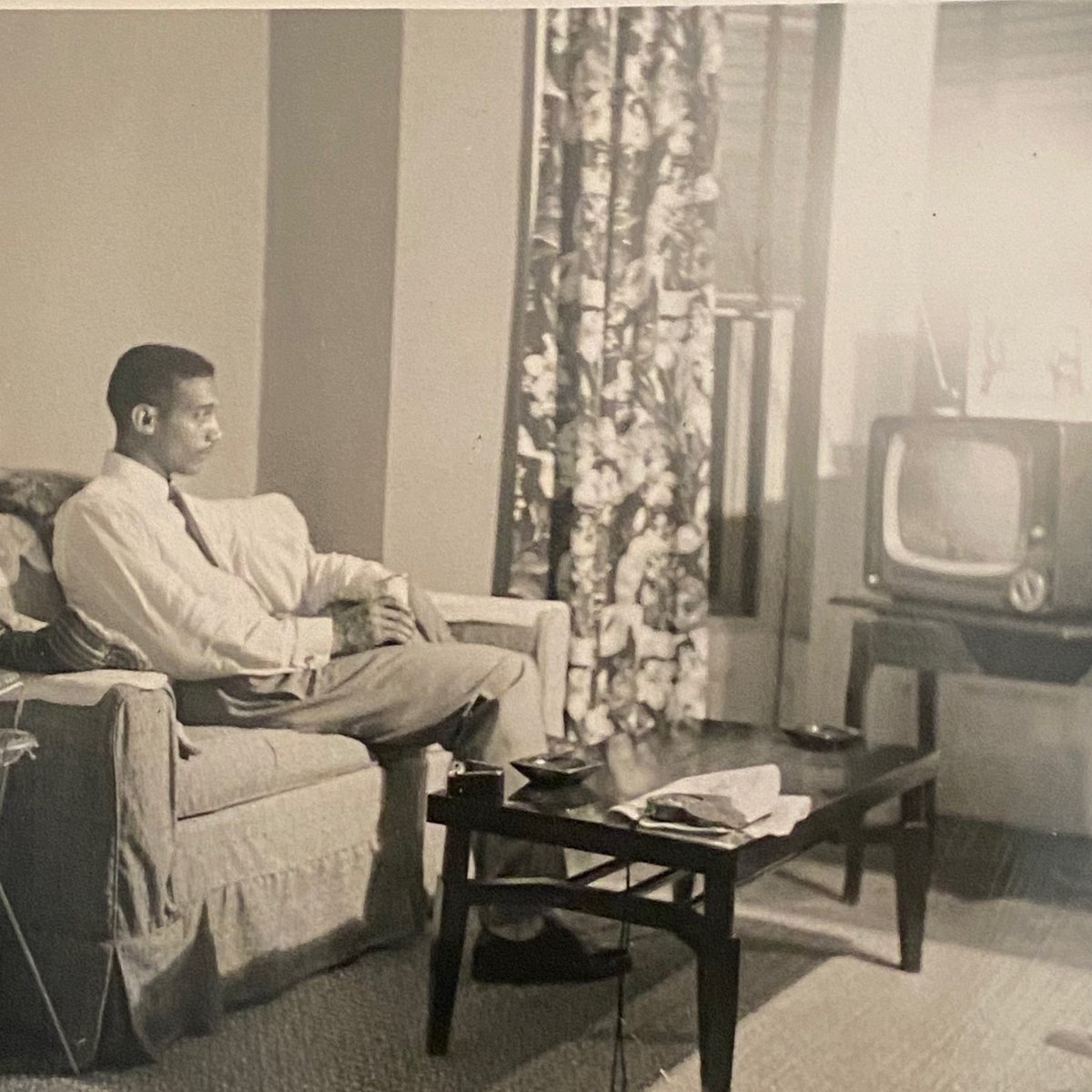 LeighannLord's tweet photo. #TBT This dashing dude was My Dad. I’m pretty sure this picture was pre-me. He has the relaxed look of a man who’s not thinking about marriage, a mortgage, or college tuition. #PeopleWithParents https://t.co/qNfFZOcASE