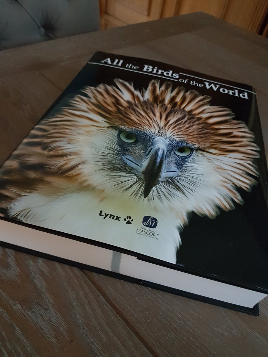 DaalHeidi's tweet photo. Mezelf een kadootje gegeven.  Prachtig boek  ( maar liefs 4,5 kilo zwaar )❤ Wat zijn er toch een prachtige creaties in de vogelwereld . Moedertje Natuur heeft er wel oog voor. https://t.co/dMIBBgN8dd