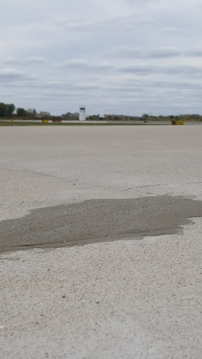 TomesJe's tweet photo. Patching cracks at Gary International Airport.  #jetomes #crackrepair #concretelife https://t.co/NOwo7Mrf1H
