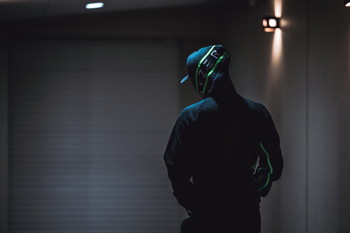 Porori_Rp's tweet photo. Razer Seeker Hoodie &amp; Razer Seeker Trackpants
Model：@Mattsun_R6S
#Razer #TeamRazer #RazerPhotography https://t.co/xuiJts3djS