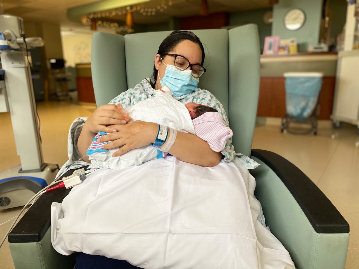 Baby Bonilla born 5 weeks and 1 day ahead of schedule on 10/12/20. Healthy and hearty 5 lbs 15.5 oz and 18.5 inches long.