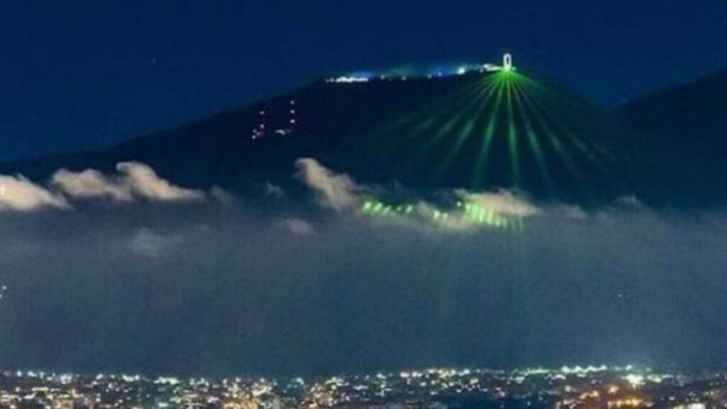 ZonaDDescargaOf's tweet photo. Ayer en las Alturas del Humbolt en la semana radical diversión y recreación para algunos pocos y para los muchos represión, persecución, infamia y confinamiento ordenado por "las ordenanzas" de bioseguridad durante la semana de flexibilización 
#BelloMonte
#CinePlatabanda
Petare https://t.co/FEa3wD9KBn