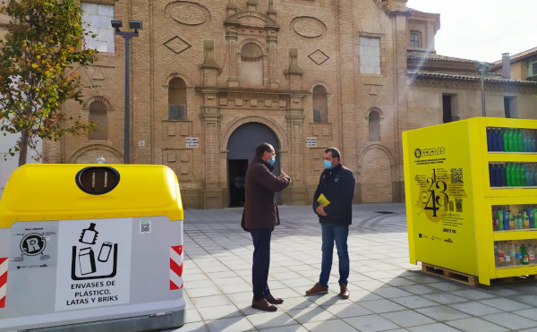aytohuesca's tweet photo. ♻️ Reciclar tiene recompensa con el proyecto #Reciclos 👏
🥫 Recicla tus latas y botellas de plástico y consigue puntos para obtener premios 🙂
💚 Huesca es la primera capital de provincia en sumarse a este proyecto
Más info 🔗
https://t.co/mG3ZIKNevU
@ecoembes https://t.co/52r1y9fFDZ