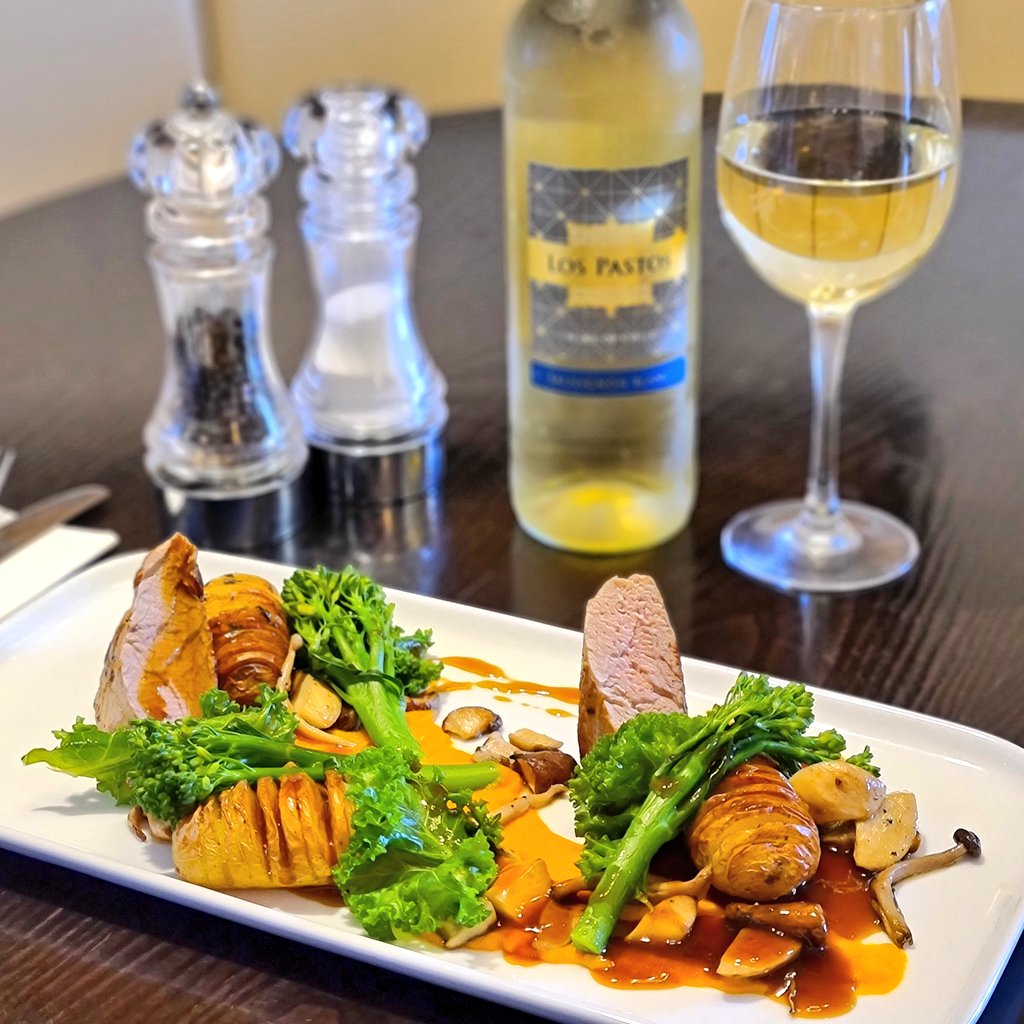 The Lemon Tree tweet media