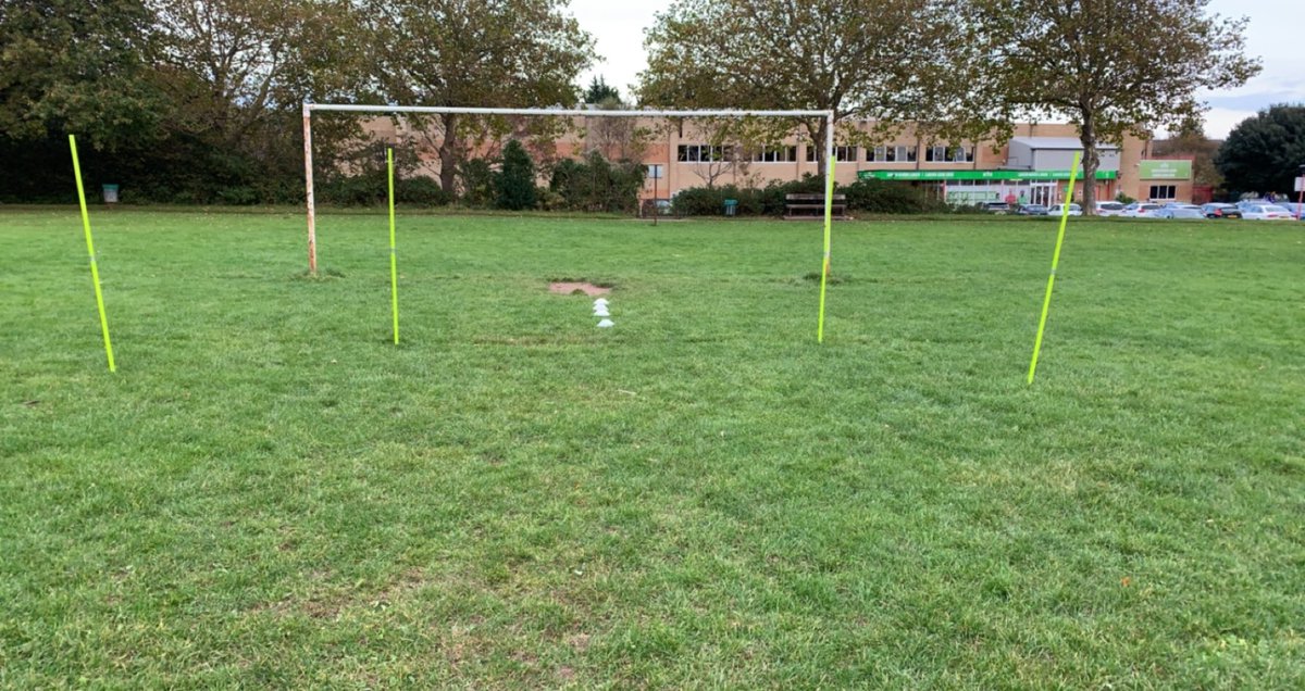 DMSGoalkeeping's tweet photo. Focusing yesterday on footwork and covering all angles of the goal when in a 1v1 situation, lots to build on, all about confidence and being positive in your starting position #training #Gks #preseason #learning #coaching https://t.co/NI4omwDa2Q