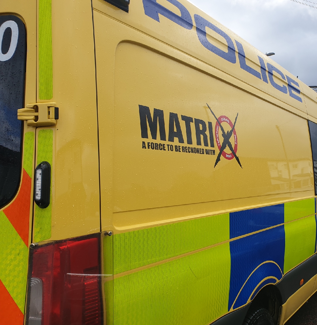 MerPolKnowsley's tweet photo. #OpTarget- ARREST π Matrix officers patrolling the Northwood area of #Kirkby have arrested a 28yr old male following the recovery of this #Knife today. Colleagues #stopsearched a male on Simonswood Lane this afternoon. Knife found inside his coat pocket. Remains in #custody β¬οΈ https://t.co/6dNxAYnjdu