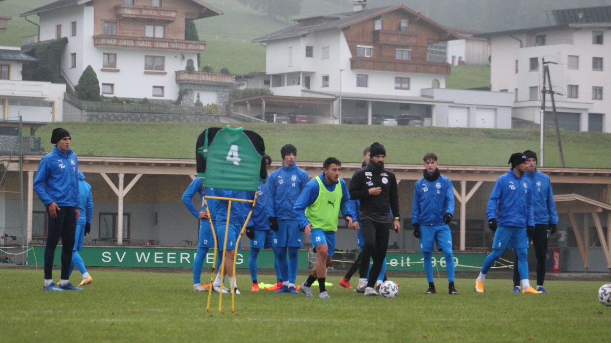 FACWien's tweet photo. Unsere Männer sind gut in Tirol angekommen und haben soeben das Abschlusstraining vor dem morgigen Cup-Spiel bei der @WSGFUSSBALL beendet ⚽️💪🏔️ #Wirfürden21 #wsgfac https://t.co/4koXosRSs6