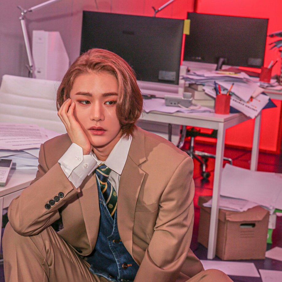 DKBfanbaseINA's tweet photo. DKB telah merilis Photo Teaser #1
LUNE, GK, dan TEO yang berkonsep kan Kantoran. Mereka akan comeback pada tanggal 26 Oktober ini
#DKB #다크비 #BB #비비 #DKBfacts #DKBindonesia #BBindonesia #COMEBACK #BRAVE #ECHAN #D1 #TEO #GK #HEECHAN #LUNE #JUNSEO #YUKU #HARRY_JUNE https://t.co/0N4BHlBpJI