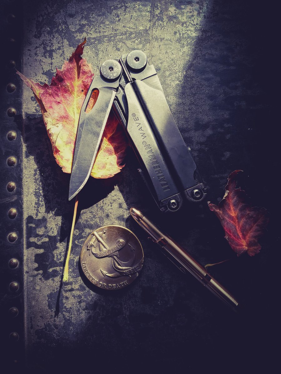 PirateLordMay's tweet photo. Relaxing with EDC Photography

@EddyNasty_ 
@Mutater22K 
@everydaycarry 
@CoffeeNKnives 
@BladeMagazine 
@BladeHQ 
@Leatherman 
@Opinel 
@FisherPenCo 
@wrcase 
@OlightWorld

#knifecommunity
#edcinno
#photography 
#photooftheday 
#photo 
#everydaycarry
#October
#outdoors https://t.co/YKzWqAO6fe
