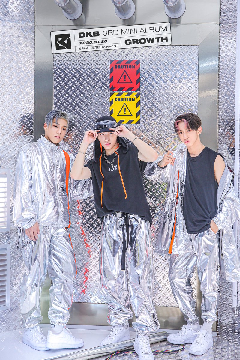 DKBfanbaseINA's tweet photo. DKB telah merilis Photo Teaser #3 
JUNSEO, HEE CHAN dan HARRY JUNE yang berkonsep dengan nuansa Putih Silver. akan comeback pada tanggal 26 Oktober ini @DKB_BRAVE

#DKB #다크비 #BB #비비  #BBina #COMEBACK #BRAVE #ECHAN #D1 #TEO #GK #HEECHAN #LUNE #JUNSEO #YUKU #HARRY_JUNE https://t.co/2WGzVGI1Tz