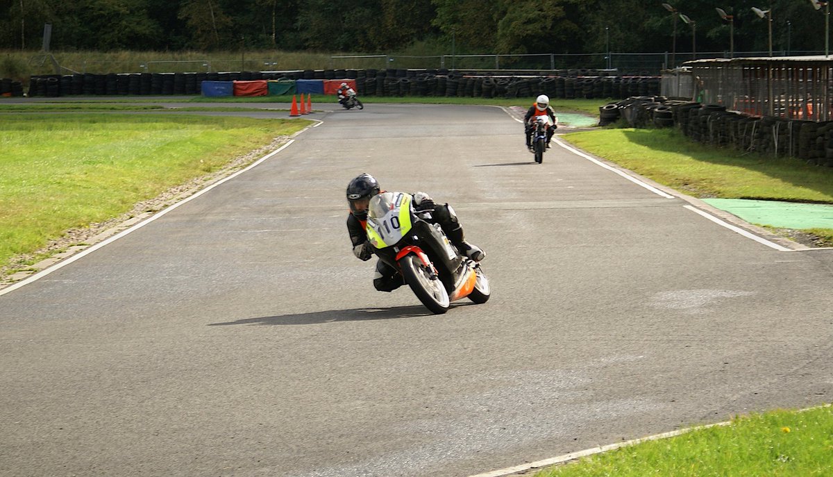 Almost 2 weeks since the team were out at the <a href="/3SistersCircuit/">Three Sisters</a> Here's some more shots of Enrico on the track! 🏁 #motostudent #motomcrmet #threesisters #moto #125cc #250cc #team #riding #experience #motostudent2021