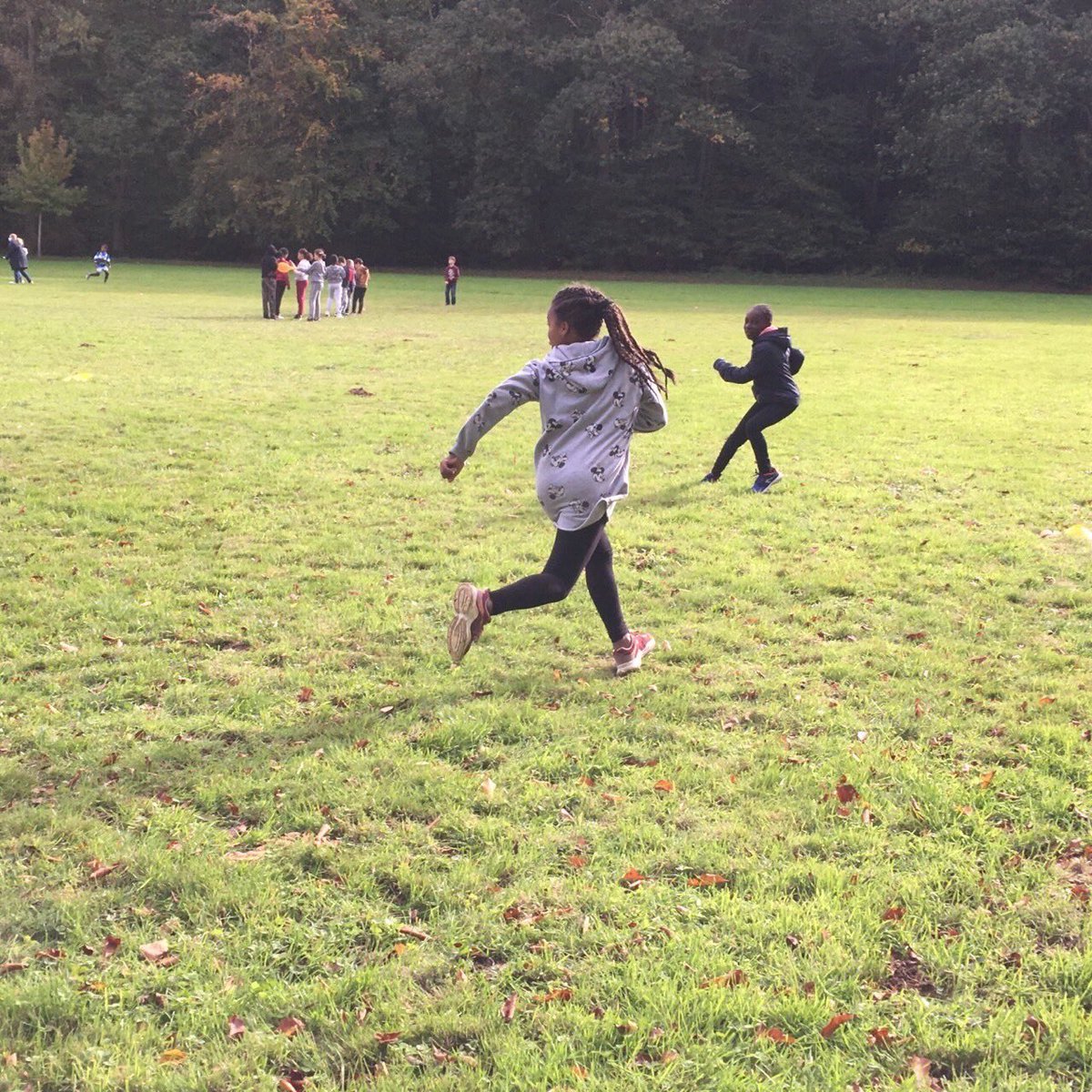 EcoleLh's tweet photo. Après-midi sportive pour les CM1 et CM2 de l’école Robespierre @HavreEst : au programme, tournoi de thèque ! Du fair-play, de la bonne humeur et de belles performances sportives ! #fairplay #vivelesport #mercilameteo https://t.co/J4CD8nIT0M