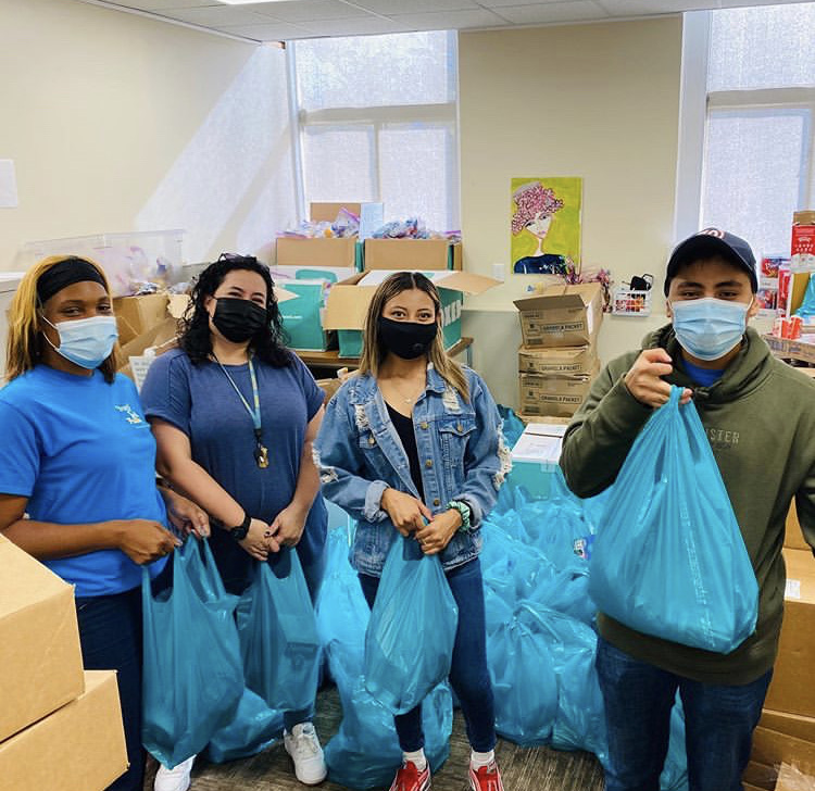 YouthBuildPHL's tweet photo. This week, students participated in various service projects throughout #Philly. Shout out to #Classof2021 for installing new pathways in berry gardens at @bartramsgarden and packaging groceries and Halloween goody bags at @philly.bebashi for families in need support. #YBWay! https://t.co/MvsDSizskh