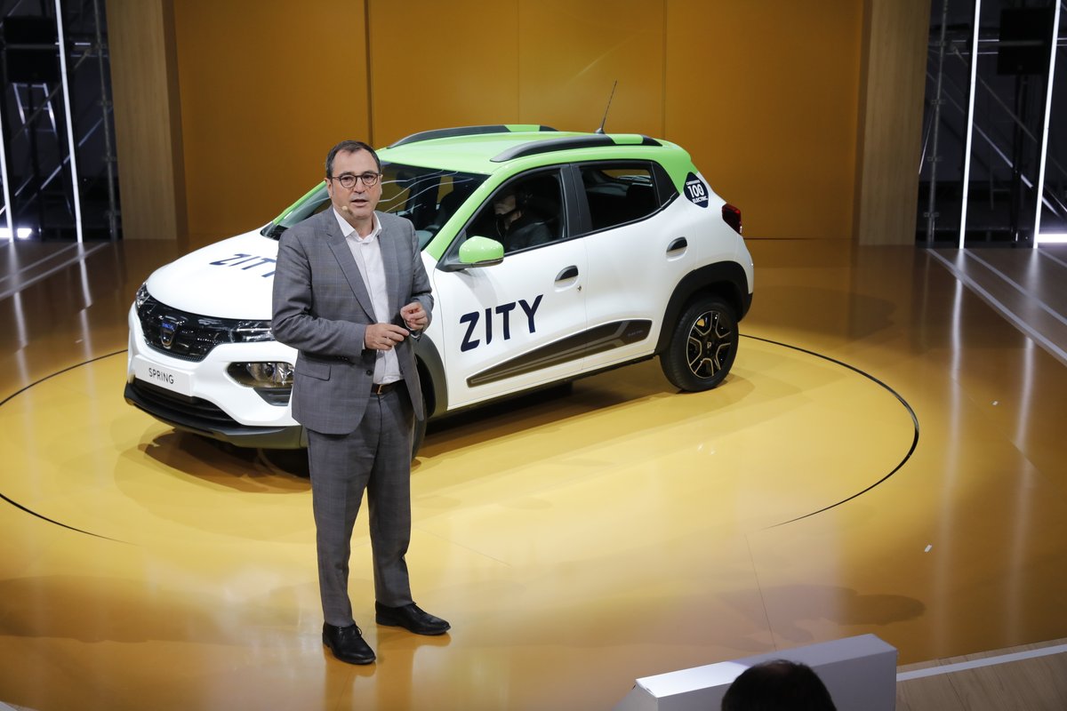 EHcars's tweet photo. "44 ülkede 15 yıllık geçmişinde 6,8 milyon satış rakamına ulaşan Dacia, 2021 yılı itibariyle #ElektrikliSpring modelini öncelikle araç paylaşım sistemine dahil edecek" #DenisLeVot 
#ElectricSpring #eWays #ZITY @Berkan_Bayram https://t.co/sfSvMHgjti