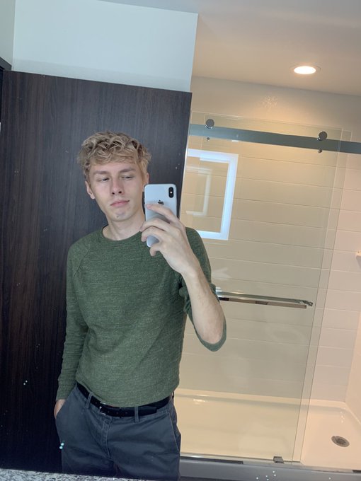 Blond on my birthday trip is feeling pretty good https://t.co/ghzIXJ919q
