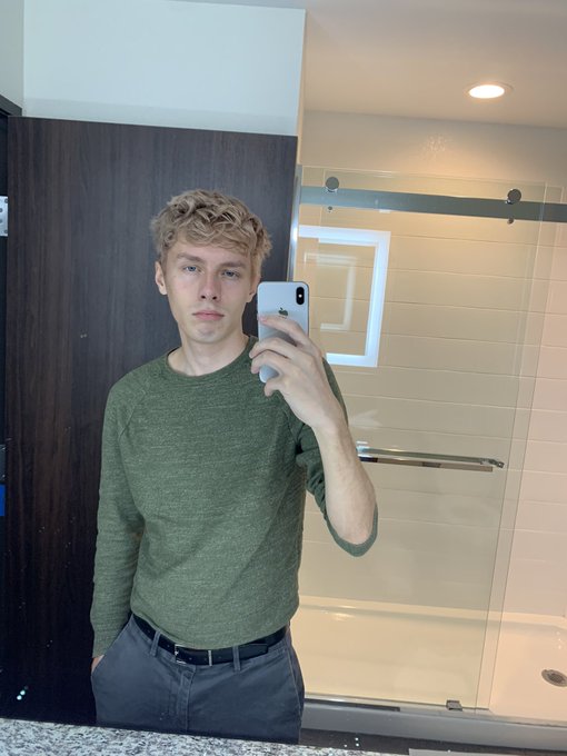 Blond on my birthday trip is feeling pretty good https://t.co/ghzIXJ919q