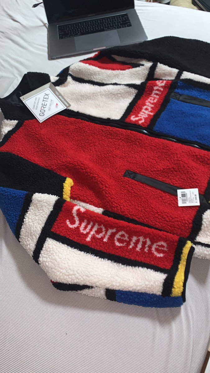 #supreme <a href="/supremenewyork/">Supreme®</a>