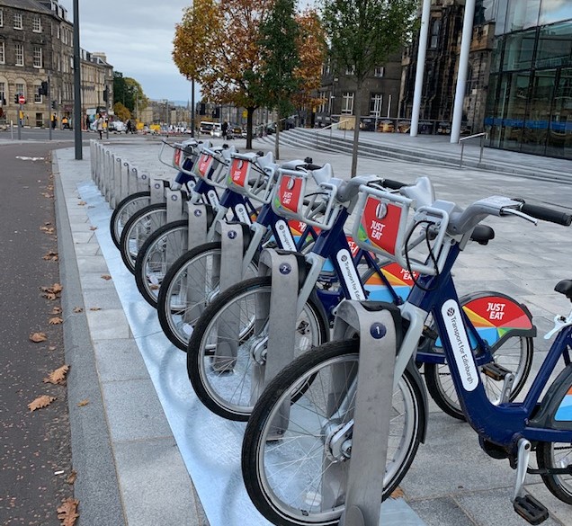 cyclehire_edi's tweet photo. 🚨🙌🏻🚴🏼‍♂‍New Hire point alert: find us in Picardy Place 🦒
Thanks to @SPEnergyNetwork for the support!
#greeneconomyfund #JustEatcycles https://t.co/2oYrB7gSxd
