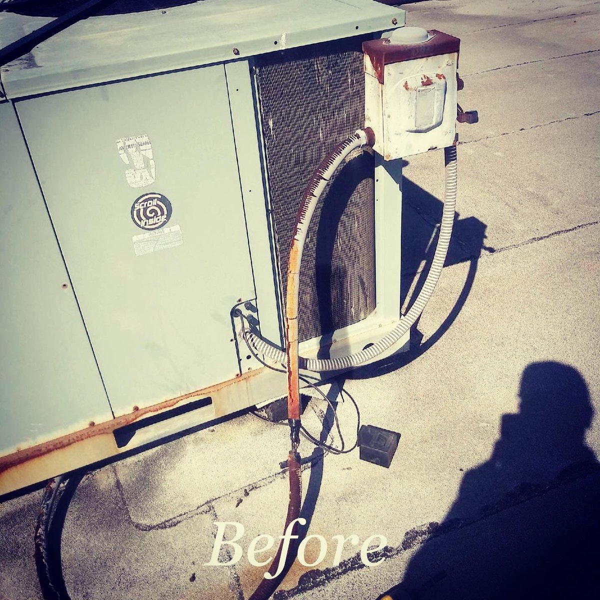 JLElectric3's tweet photo. -Rent-A-Center Houston-
Replaced a 3PHASE 208v exterior disconnect for rooftop condensing unit.😎👷🏽✨
#commercial #electricalcontractor #electrician https://t.co/7WpJyu7aGo
