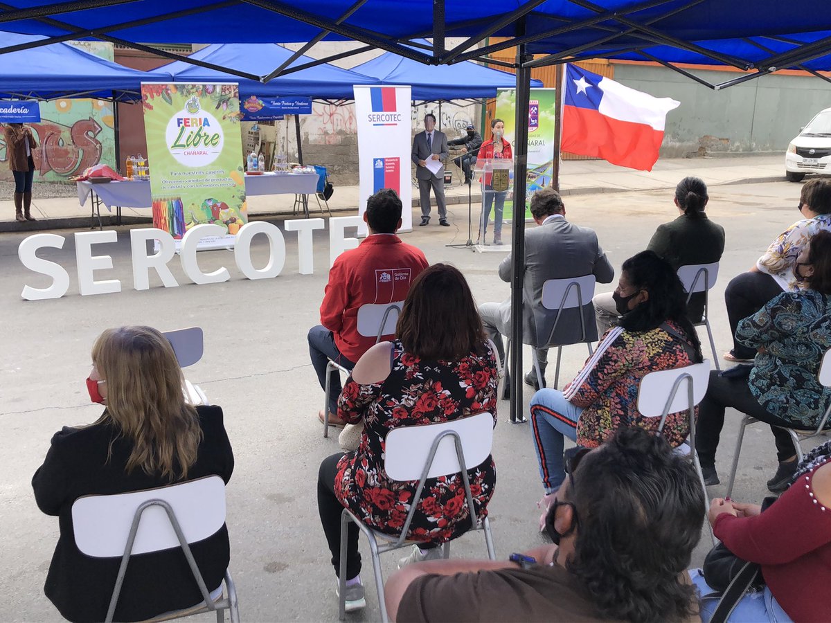 SercotecAtacama's tweet photo. ⭐ Hoy nuestra directora @BassiBravo , en compañía del @GChanaral, @AtacamaEconomia y autoridades regionales, hicieron la entrega de activos a la feria libre de Chañaral, los cuales irán en directo beneficio de los 101 socios. Exito para todos. https://t.co/OAqSMlDdQv