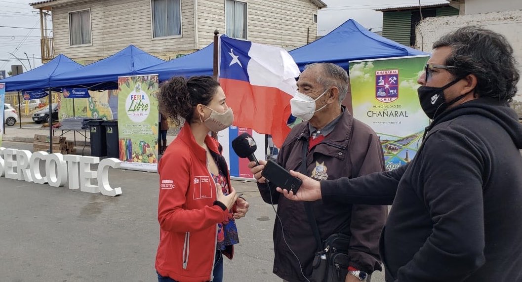 ⭐ Hoy nuestra directora <a href="/BassiBravo/">Natalia Bravo 🅱️assi</a> , en compañía del @GChanaral, <a href="/AtacamaEconomia/">Seremi Economía Atacama</a> y autoridades regionales, hicieron la entrega de activos a la feria libre de Chañaral, los cuales irán en directo beneficio de los 101 socios. Exito para todos.