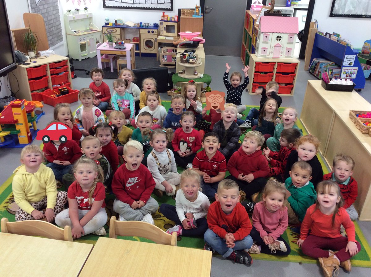 CoedEvaYearN's tweet photo. We celebrated #DiwrnodShwmae2020 in Nursery today by wearing red, green or white, decorating Shwmae signs and singing songs! Fab job everyone! @ShwmaeSumae https://t.co/Rje4DTFt8P
