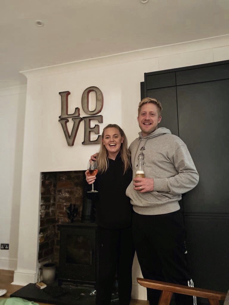 Me (<a href="/poppyjane_x/">Poppy Roberts</a> ) Nick and Lynwen &amp; Jessie the Dog exploring Sheffield.
Lovely to spend the weekend with my dads friends💓