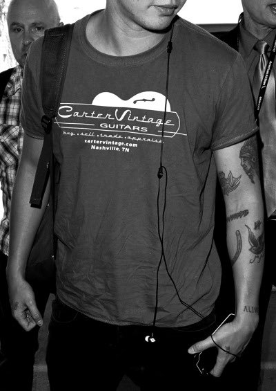 fonzibonzicth's tweet photo. calum’s tattoos ; a thread 🖤 https://t.co/b51ghZIXPd