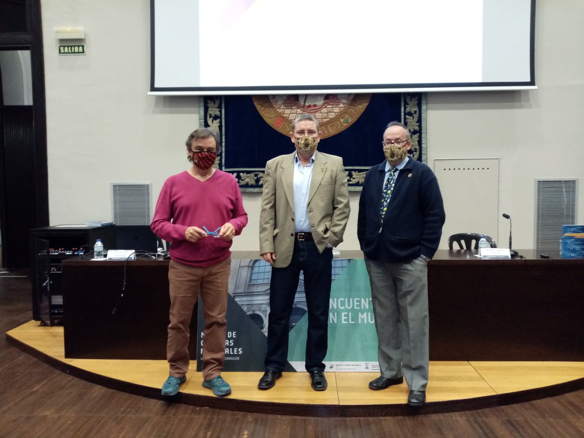 museonat's tweet photo. Comenzamos con esta edición de nuestras #PresentacionesMCNUZ. Luis Moliner presenta su #libro "Fósiles con nombre aragonés", le acompañan el Pdte. de #SAMPUZ José Manuel Clua y el Director del #Museonat José Ignacio Canudo.
#Aragon #paleontologia #venalMCNUZ #culturasegura https://t.co/HvMxJA2BbA
