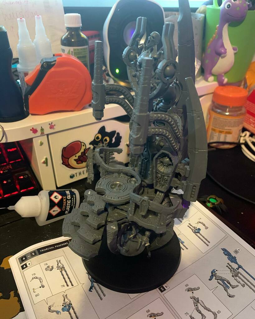 purplemonkey790's tweet photo. This throne is HUGE. Terrified to paint it haha. #thesilentking #bigmodel #necrons #thehobbyroom #warhammercommunity #warmongers #gamesworkshop #new40k #40k https://t.co/DUCk2qOwjU