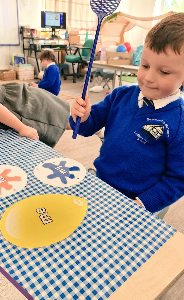 RSW_LPS's tweet photo. Great work with reading tricky words today Robins! @REC_LPS #LPSreading #eyfs #RockingRobins https://t.co/8WmxaZUuPh