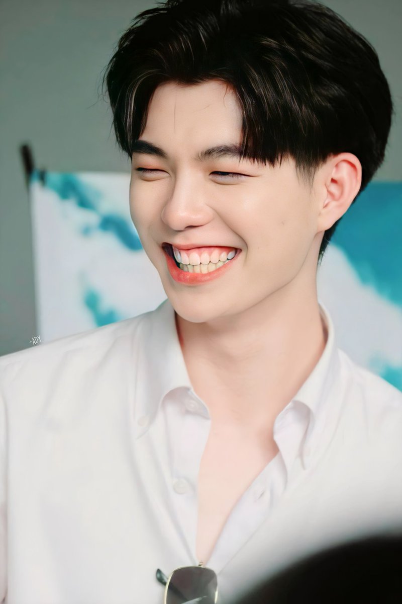 WinWin_ADY's tweet photo. รอยยิ้มหวานๆ จากคุณความรัก😍😍😍 #WWINTMgraduationDay #wwintm https://t.co/zzumEZt08O