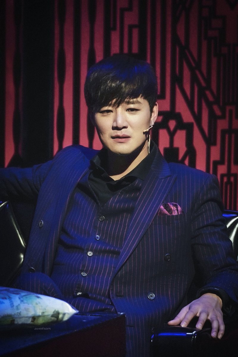 뮤지컬비스티 
커튼콜

재현 役 - 김종구 배우님

' 흘러 내린다...
  눈물이... '

201015 목요일 밤공