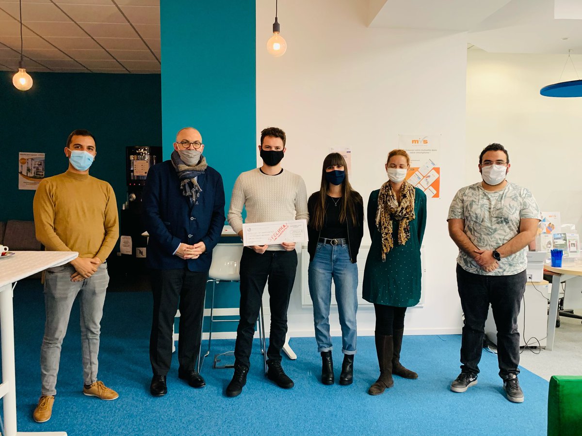 cchevalier51's tweet photo. Remise du chèque Micro-crédit social étudiant  belle initiative solidaire @FAVE_MGEL @LaMGEL au service des étudiants. ! https://t.co/XEDUAmycJw