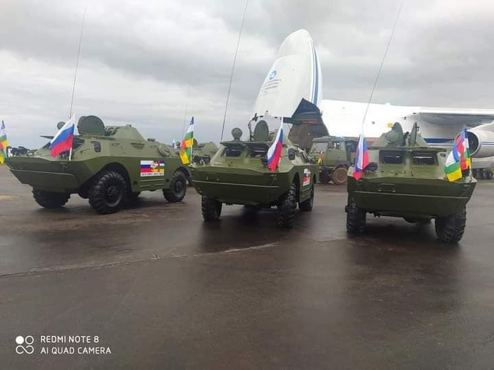 Russia delivered a batch of 10 BRDM-2 vehicles to the Central Africa Republic today with another 10 set to arrive next week. It looks as though Russian private military contractors were on hand for the transfer. 9/ https://vk.com/milinfolive?w=wall-123538639_1619874&z=photo-123538639_457489364%2Falbum-123538639_00%2Frev https://ria.ru/20201015/mashiny-1579979621.html