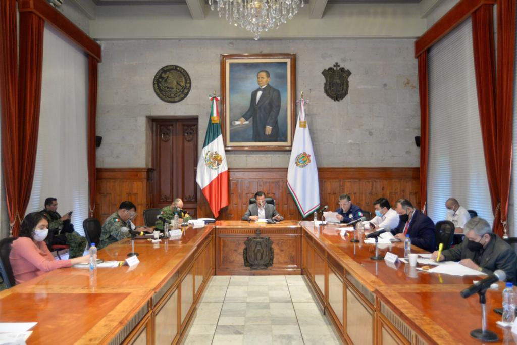 HGutierrez_M's tweet photo. Dando continuidad a la Estrategia Estatal de Seguridad Pública encabezada por el Gob. @CuitlahuacGJ, como cada mañana, fuerzas federales y estatales sesionamos la COESCONPAZ. 

Donde evaluamos los operativos de seguridad y protección ciudadana implementados en todo el estado. https://t.co/SxZn7g2QPI