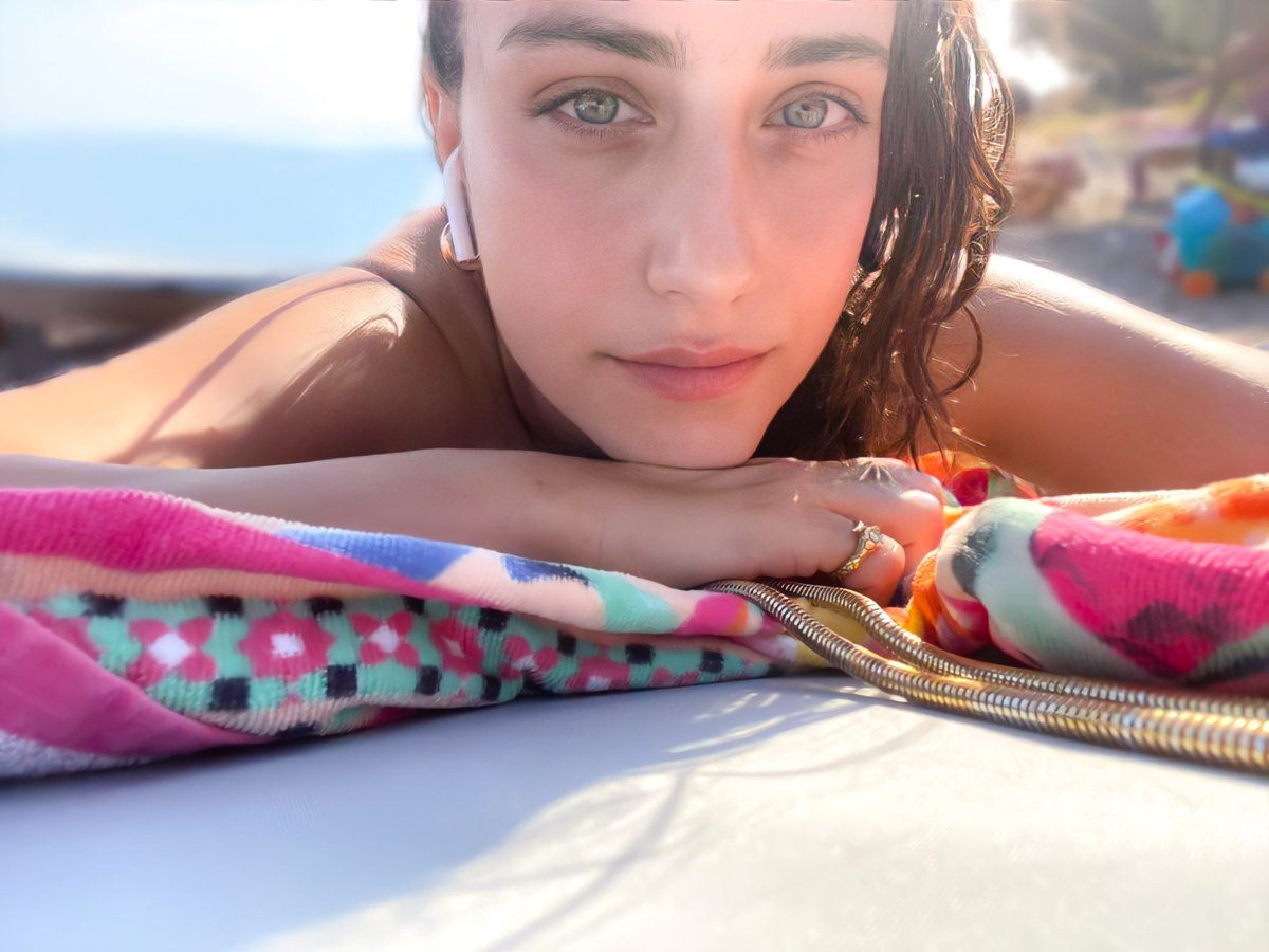 LittleBigLiar2's tweet photo. 😍😍😍

#HazalKaya https://t.co/3P2Yc9G0pt