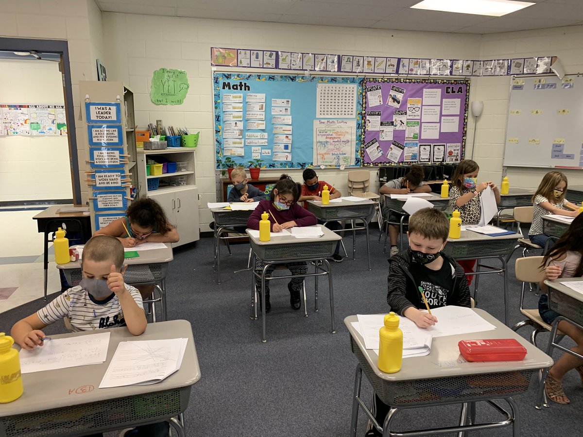 cw_hodson's tweet photo. Second graders are serious informational writers! @WeAreCottonwood #CWCommunity https://t.co/s1NJO9atrM